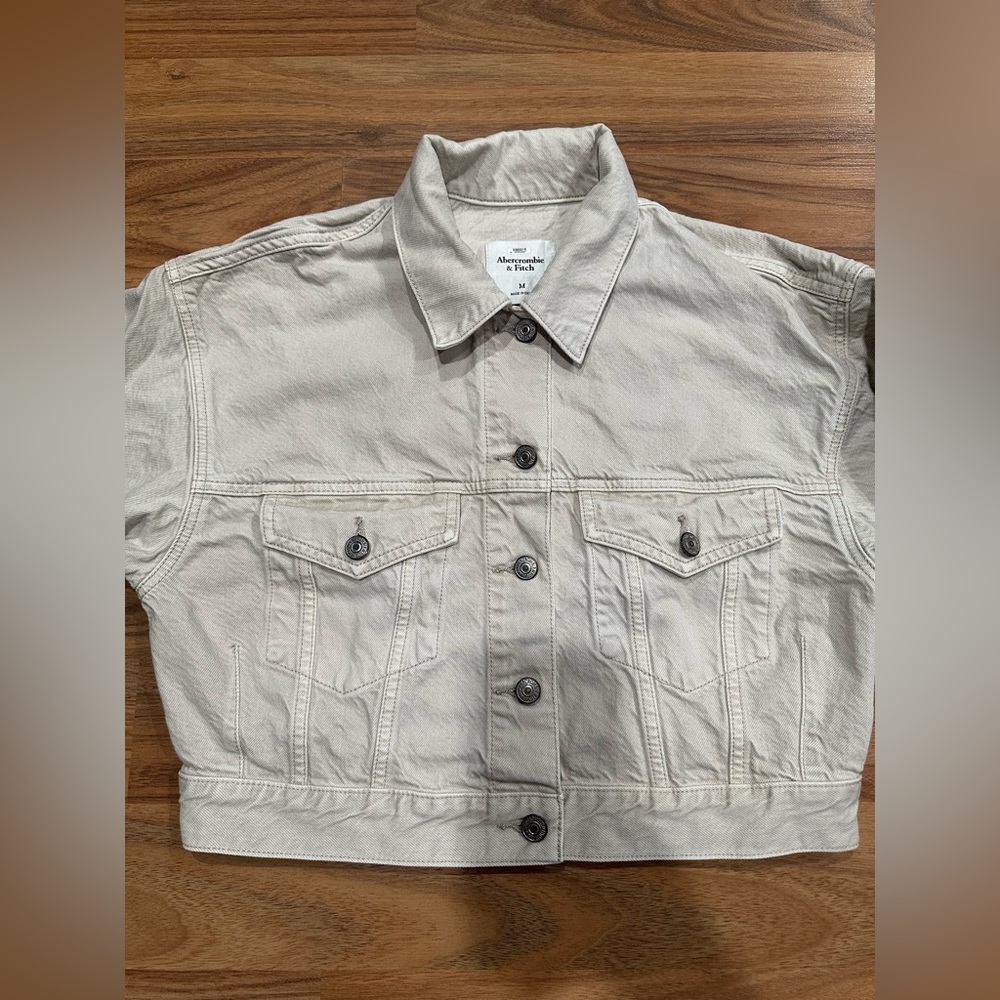 Abercrombie & Fitch cropped denim jacket Women’s Size M